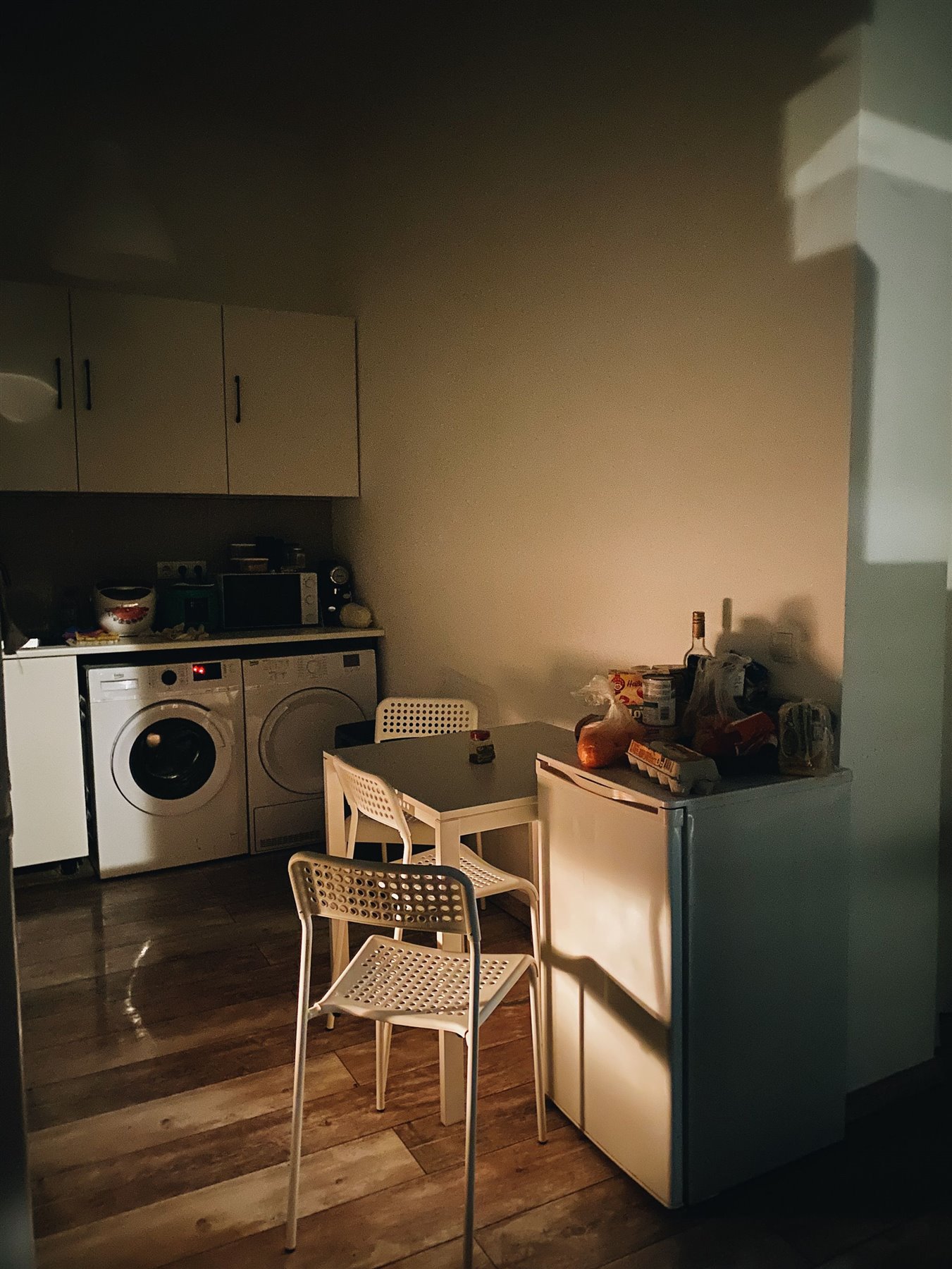 Realistic Budapest apartment kitchen before organised cleaning