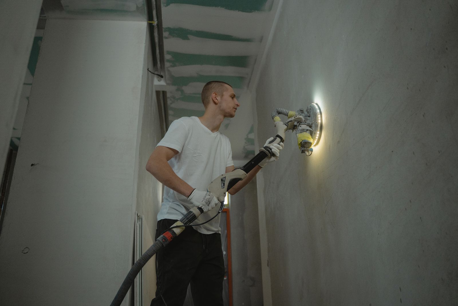 Budapest apartment wall prepared for drywall and surface repair